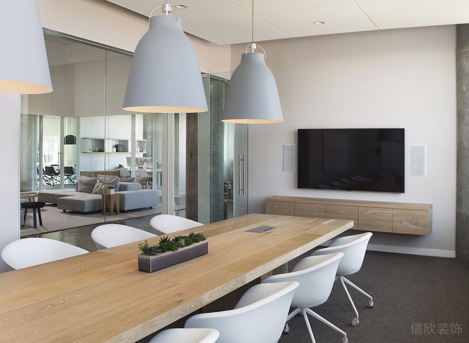 深圳寶安匯聚創(chuàng)新園1000平方米淺色調(diào)原木簡(jiǎn)約風(fēng)辦公室裝修案例會(huì)議室原木色討論桌 深圳寶安匯聚創(chuàng)新園1000平方米淺色調(diào)原木簡(jiǎn)約風(fēng)辦公室裝修案例會(huì)議室原木色討論桌