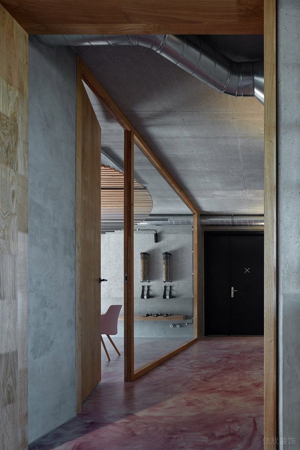 深圳寶安簡約輕工業(yè)酒館通道裝修設計