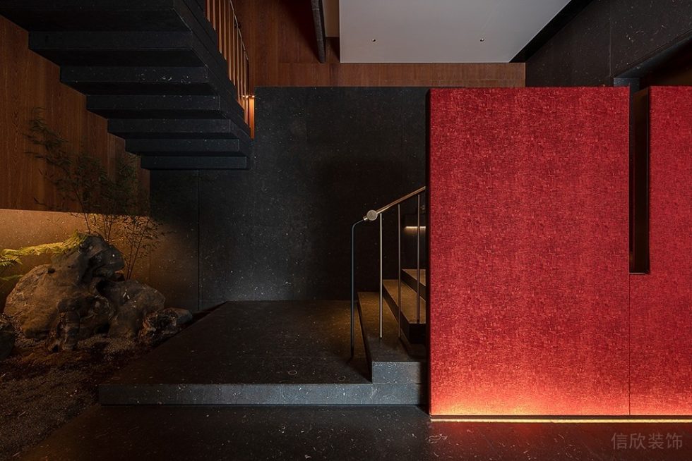 深圳寶安區(qū)中式典雅高級(jí)餐廳深灰色樓梯裝修設(shè)計(jì)