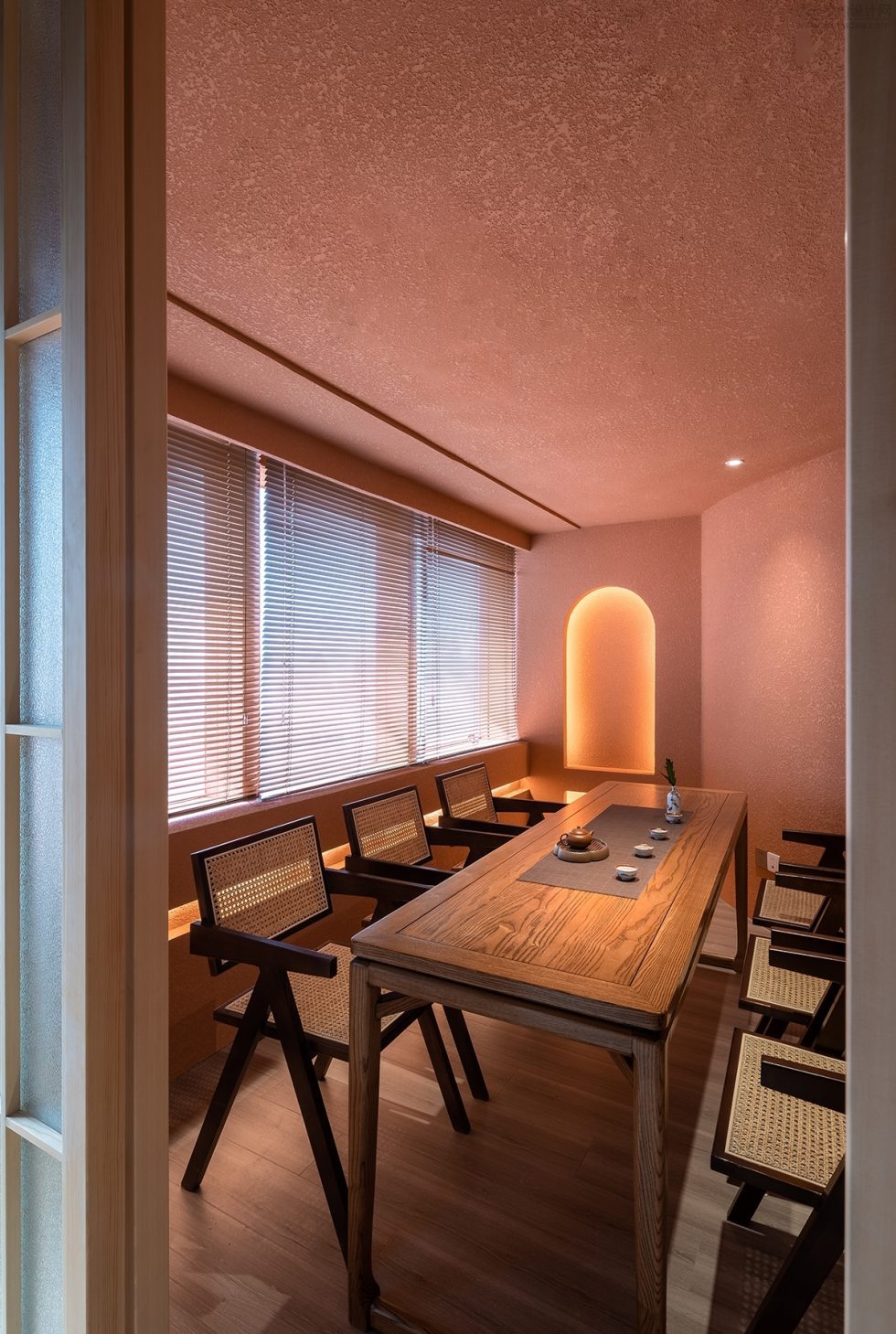 深圳寶安現(xiàn)代風(fēng)茶館裸色茶室裝修設(shè)計