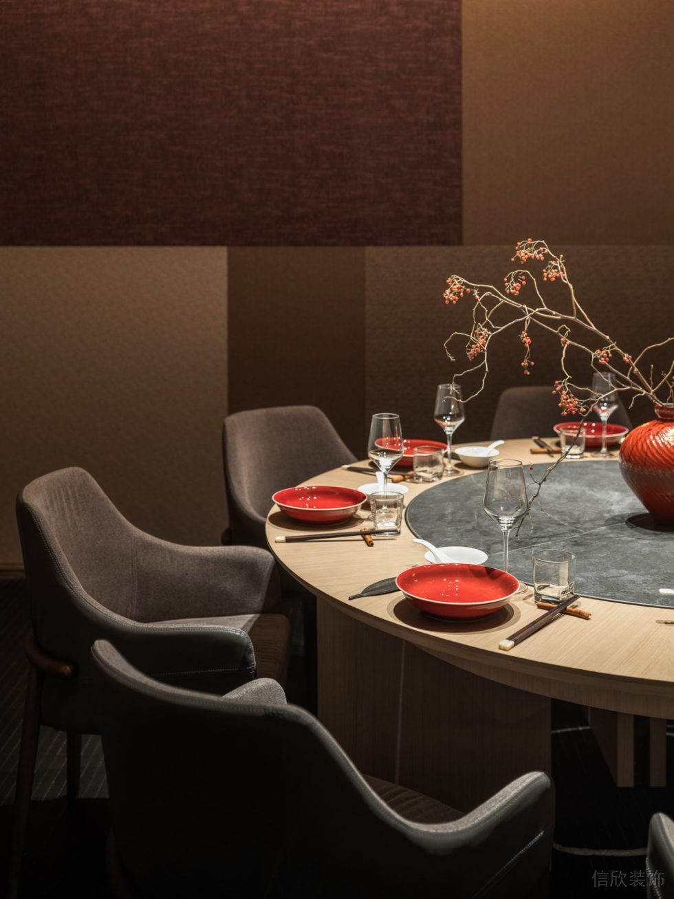 深圳福田新中式木質(zhì)餐廳壁布背景裝修設(shè)計(jì)