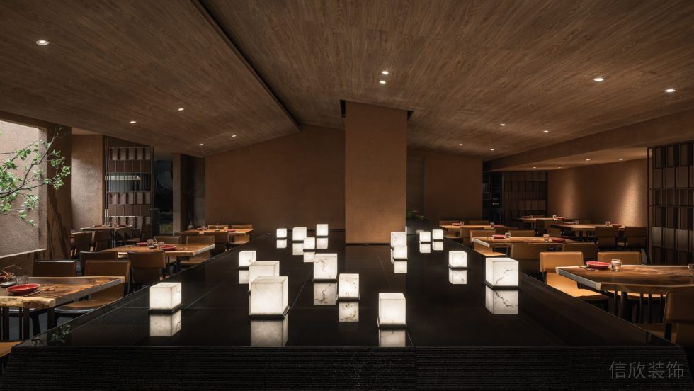 深圳福田新中式木質(zhì)餐廳黑色瓷磚裝修設(shè)計(jì)