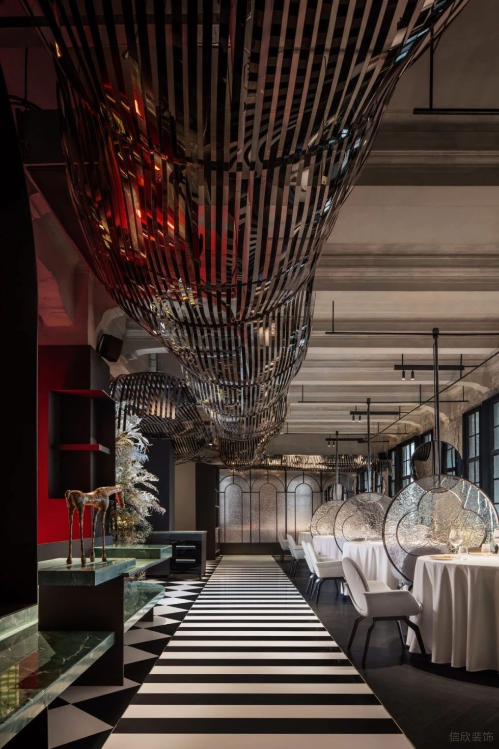 深圳光明時尚西餐廳黑白地磚細(xì)節(jié)裝修設(shè)計