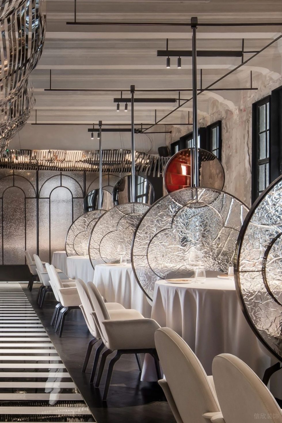 深圳光明時尚西餐廳破碎屏風(fēng)細(xì)節(jié)裝修設(shè)計