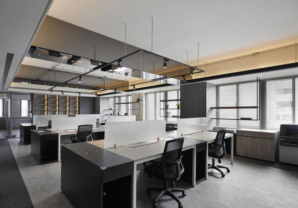 深圳龍崗福民達(dá)科創(chuàng)中心黑白灰極簡風(fēng)設(shè)計理念辦公室裝修案例辦公區(qū)采光效果