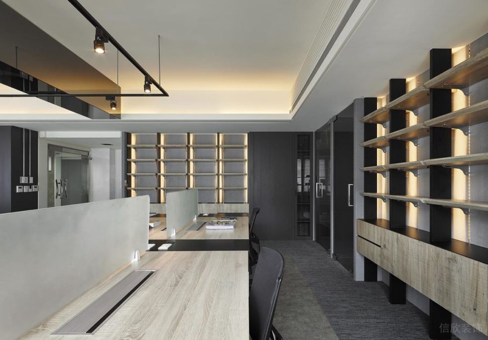 深圳龍崗福民達(dá)科創(chuàng)中心黑白灰極簡風(fēng)設(shè)計理念辦公室裝修案例辦公區(qū)展示置物架