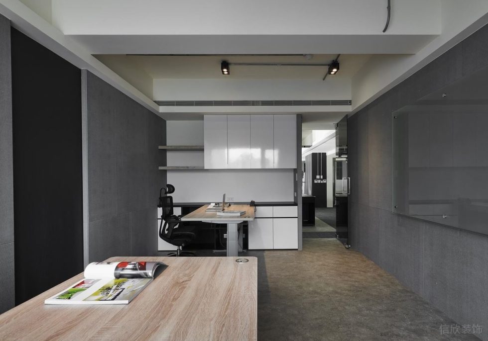 深圳龍崗福民達(dá)科創(chuàng)中心黑白灰極簡風(fēng)設(shè)計理念辦公室裝修案例主管辦公室白色鋼琴烤漆板收納柜