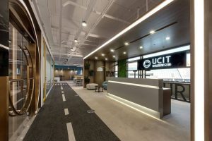 深圳龍崗山海商業(yè)廣場工業(yè)現(xiàn)代風設(shè)計特色辦公室裝修案例前廳效果圖