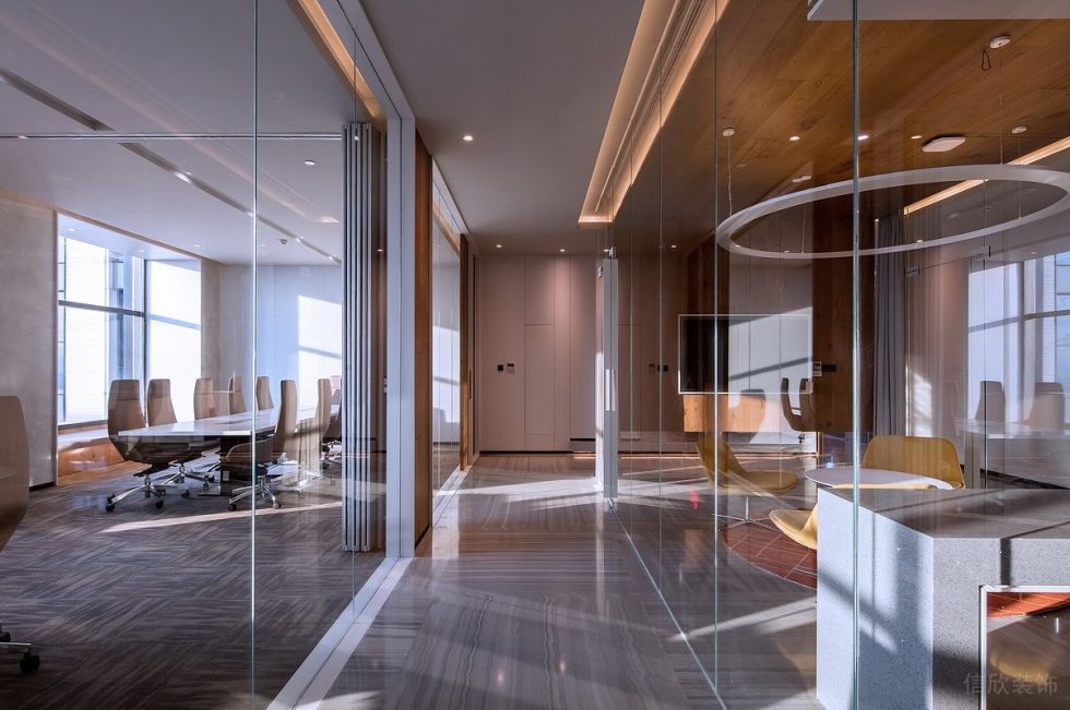 深圳龍崗萬(wàn)國(guó)城大廈簡(jiǎn)約現(xiàn)代風(fēng)設(shè)計(jì)特色辦公室裝修案例過(guò)道玻璃隔墻 深圳龍崗萬(wàn)國(guó)城大廈簡(jiǎn)約現(xiàn)代風(fēng)設(shè)計(jì)特色辦公室裝修案例過(guò)道玻璃隔墻