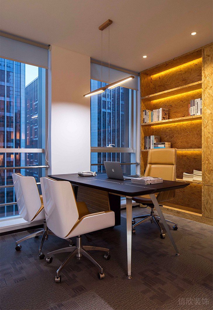 深圳龍崗億源通創(chuàng)新產(chǎn)業(yè)園現(xiàn)代工業(yè)風(fēng)設(shè)計(jì)特色辦公室裝修案例經(jīng)理辦公室 深圳龍崗億源通創(chuàng)新產(chǎn)業(yè)園現(xiàn)代工業(yè)風(fēng)設(shè)計(jì)特色辦公室裝修案例經(jīng)理辦公室