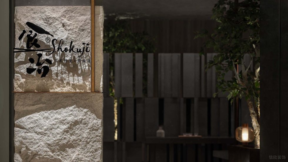 深圳羅湖簡(jiǎn)雅日料餐廳黑白元素入口裝修設(shè)計(jì)