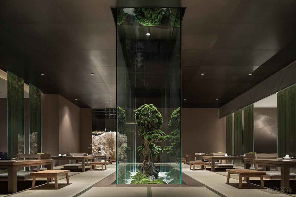 深圳龍華日式風(fēng)格餐廳玻璃綠松就餐區(qū)設(shè)計裝修