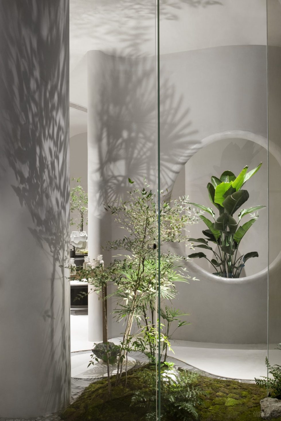 深圳龍華現(xiàn)代簡(jiǎn)約風(fēng)酒館植物造景裝修設(shè)計(jì)