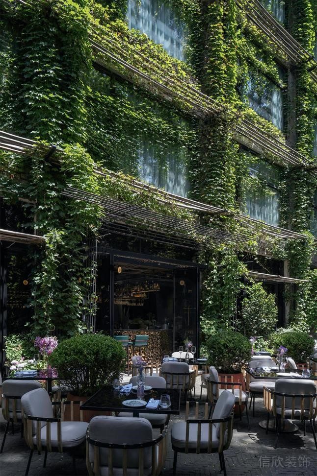 深圳南山工業(yè)風餐廳入口側面設計裝修