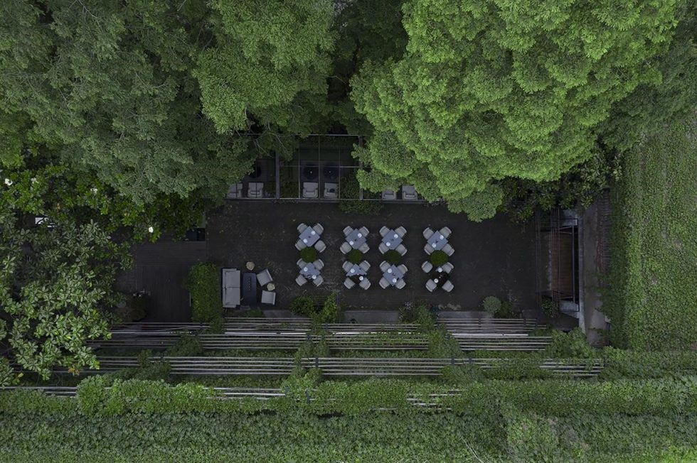 深圳南山工業(yè)風餐廳外擺區(qū)鳥瞰視角設計裝修