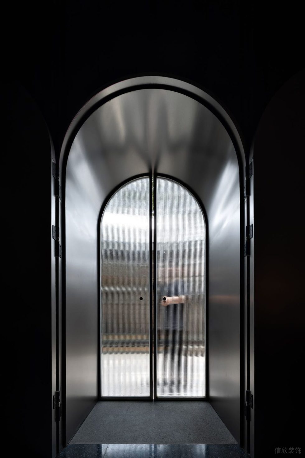 深圳南山工業(yè)風(fēng)酒吧大門裝修設(shè)計(jì)