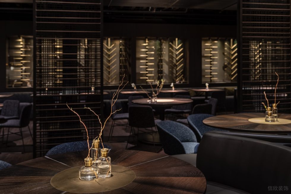 深圳南山黑色金屬高雅酒吧大廳裝修設(shè)計