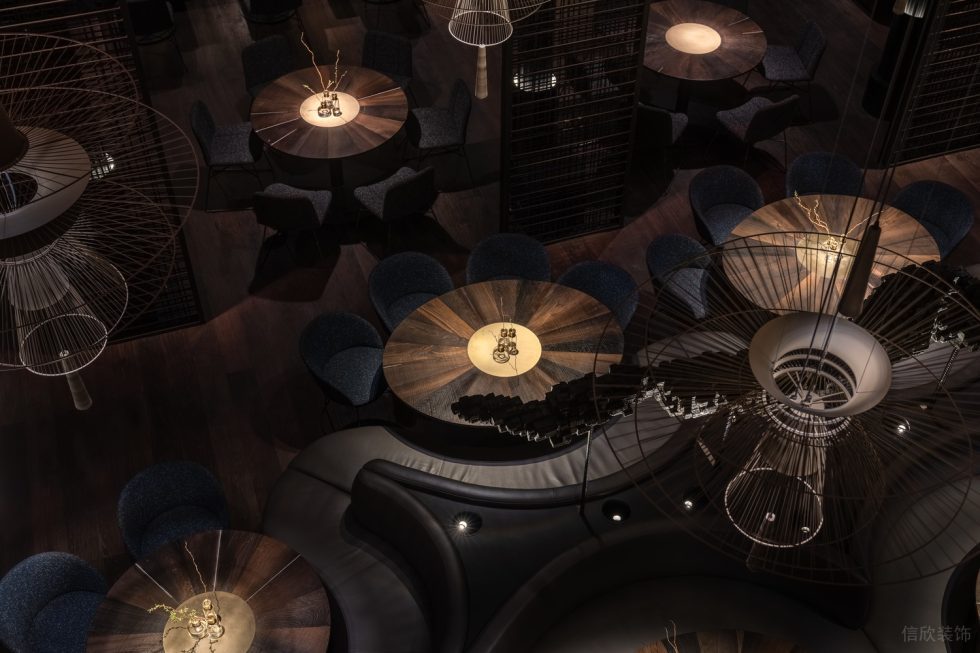 深圳南山黑色金屬高雅酒吧用餐廳裝修設(shè)計