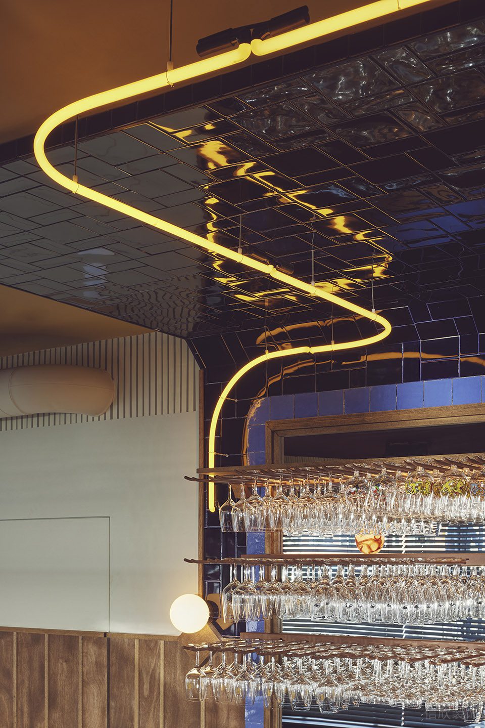 深圳南山街角酒吧店鋪吊頂細(xì)節(jié)裝修設(shè)計(jì)