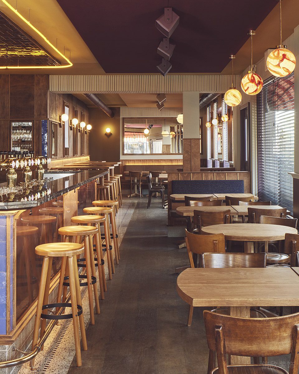 深圳南山街角酒吧店鋪用餐區(qū)裝修設(shè)計(jì)