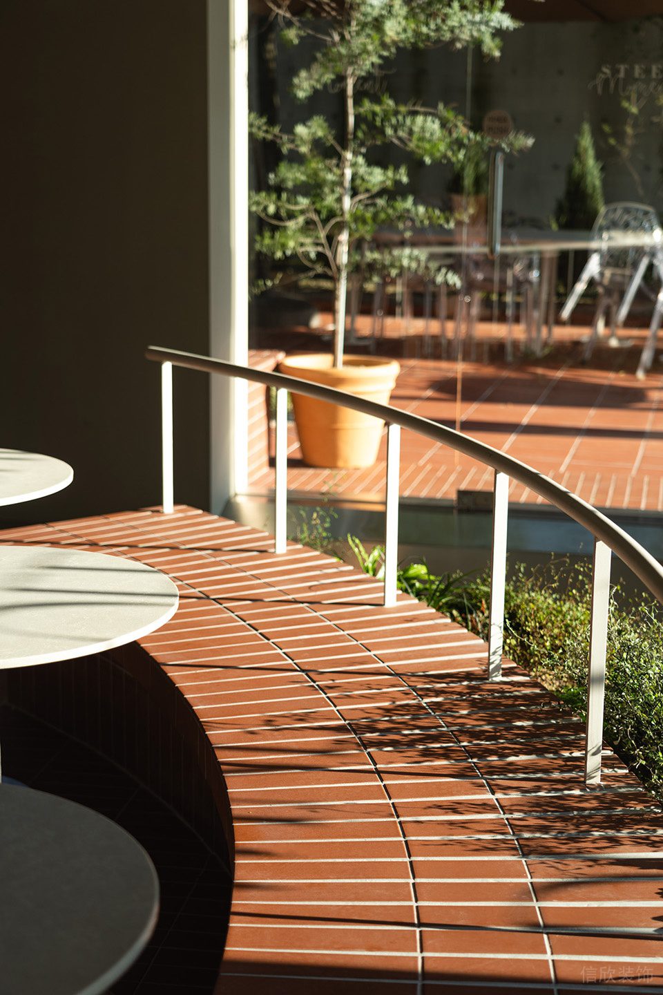 深圳南山區(qū)極簡(jiǎn)風(fēng)咖啡廳復(fù)古感紅磚卡座設(shè)計(jì)裝修