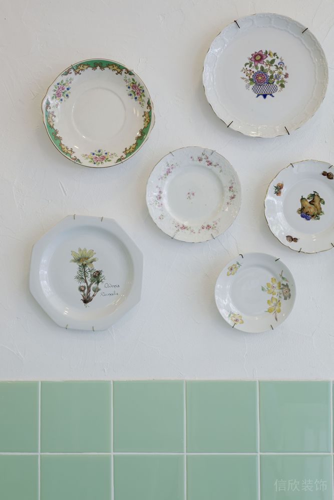 深圳南山區(qū)現(xiàn)代簡(jiǎn)約風(fēng)甜品店圓形墻飾設(shè)計(jì)裝修