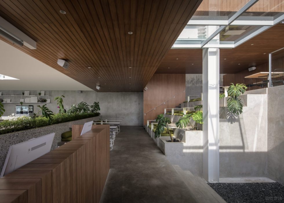 深圳南山生態(tài)多功能餐廳木紋過(guò)道裝修設(shè)計(jì)