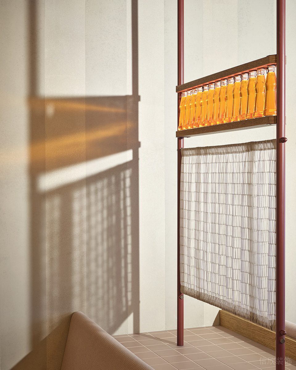 深圳南山現(xiàn)代歐式風(fēng)餐廳柔滑陽光的窗邊欄桿設(shè)計(jì)裝修