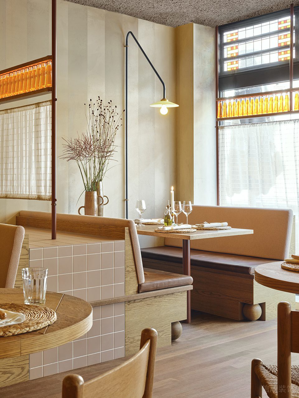 深圳南山現(xiàn)代歐式風(fēng)餐廳陽光沙發(fā)餐區(qū)設(shè)計(jì)裝修