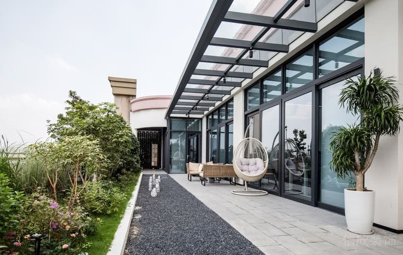 深圳南山卓越前海壹號(hào)公司現(xiàn)代簡(jiǎn)約原木風(fēng)格裝修設(shè)計(jì)方案 室外休息區(qū)