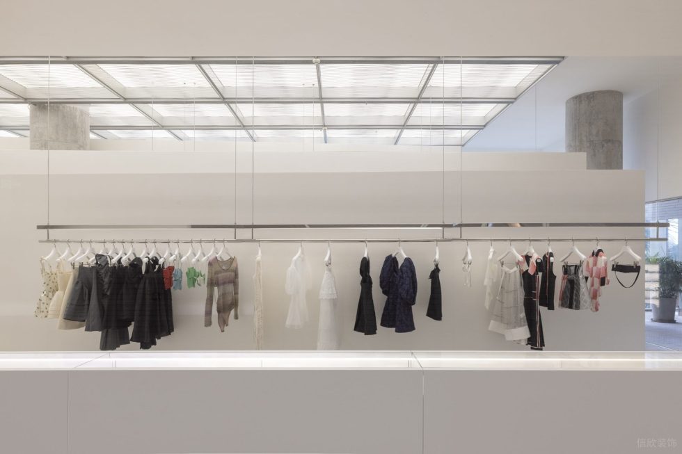 深圳市寶安區(qū)新安snd概念店裝修設(shè)計(jì)-懸掛升降式展示區(qū)