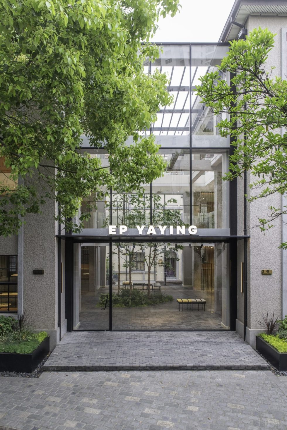 深圳市福田區(qū)黃岡買(mǎi)手店ep Yaying潮牌旗艦店裝修設(shè)計(jì)-正立面