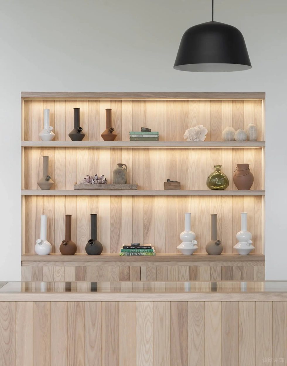 深圳市福田區(qū)華強(qiáng)原木風(fēng)海藻品牌 SeaWeed Co旗艦店裝修設(shè)計(jì)-原木風(fēng)展柜