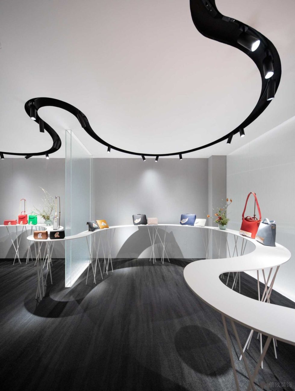 深圳市福田中心區(qū)現(xiàn)代風(fēng)皮革藝術(shù)形象店裝修設(shè)計-半圓弧藝術(shù)展臺二 深圳市福田中心區(qū)現(xiàn)代風(fēng)皮革藝術(shù)形象店裝修設(shè)計-半圓弧藝術(shù)展臺二