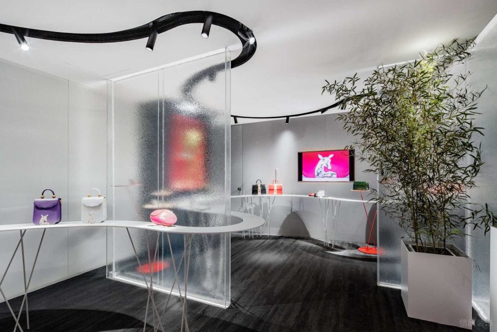 深圳市福田中心區(qū)現(xiàn)代風(fēng)皮革藝術(shù)形象店裝修設(shè)計-磨砂玻璃隔斷 深圳市福田中心區(qū)現(xiàn)代風(fēng)皮革藝術(shù)形象店裝修設(shè)計-磨砂玻璃隔斷