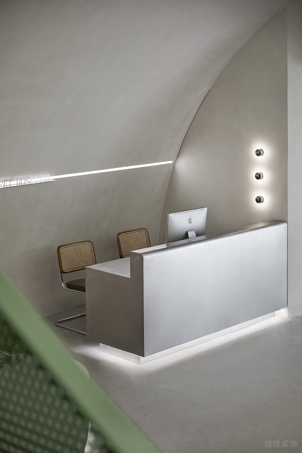 深圳市龍崗區(qū)龍崗中心城春田寵物醫(yī)院裝修設(shè)計(jì)-不銹鋼帶燈條前臺(tái) 深圳市龍崗區(qū)龍崗中心城春田寵物醫(yī)院裝修設(shè)計(jì)-不銹鋼帶燈條前臺(tái)