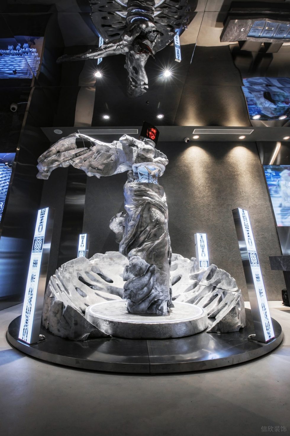 深圳市羅湖區(qū)蔡屋圍現(xiàn)代風(fēng)買手店體驗(yàn)店裝修設(shè)計(jì)-玄關(guān)金屬藝術(shù)造型