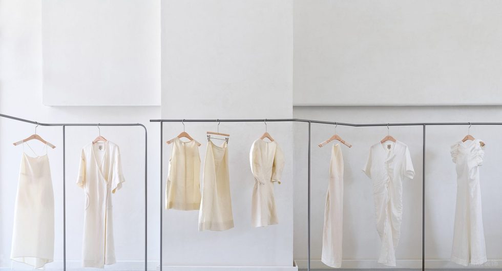 深圳市龍華區(qū)大浪侘寂風服裝店裝修設計-不銹鋼衣架 深圳市龍華區(qū)大浪侘寂風服裝店裝修設計-不銹鋼衣架