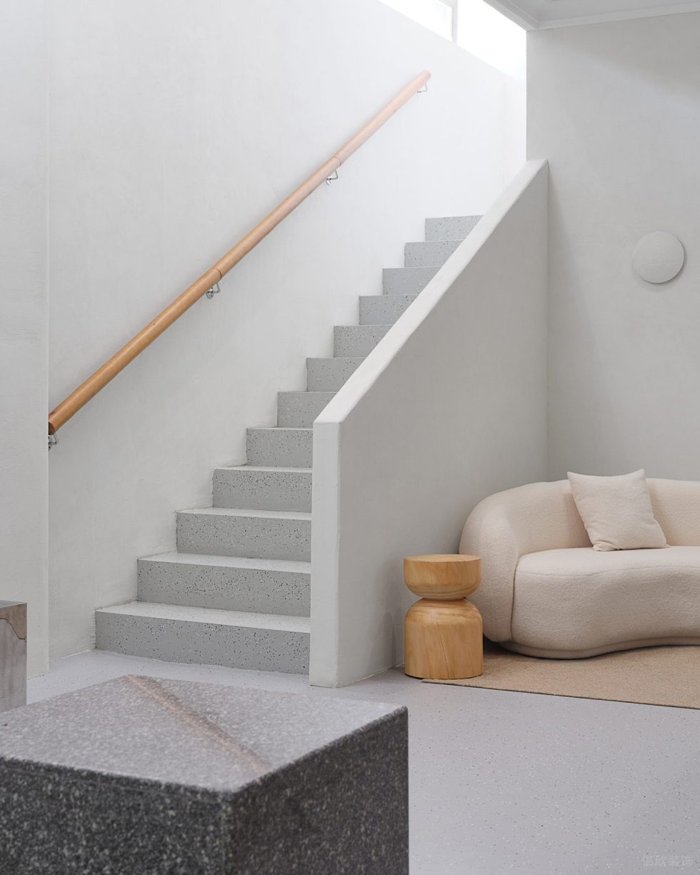 深圳市龍華區(qū)大浪侘寂風服裝店裝修設計 -人造石樓梯 深圳市龍華區(qū)大浪侘寂風服裝店裝修設計 -人造石樓梯