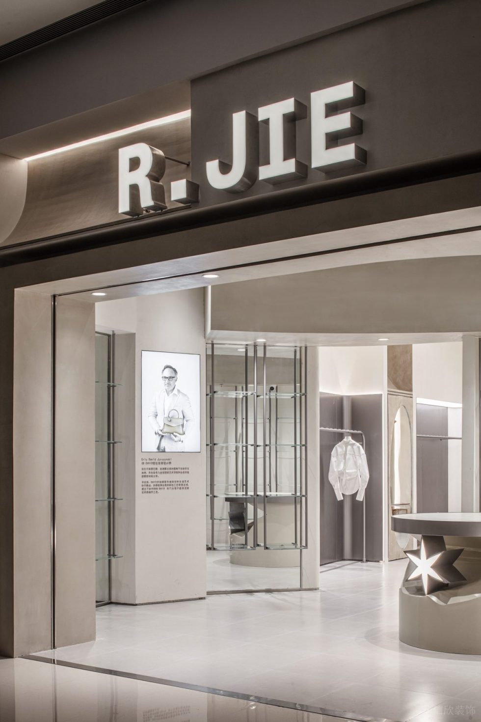 深圳市龍華區(qū)觀瀾服裝買手店裝修設(shè)計(jì) 門面二