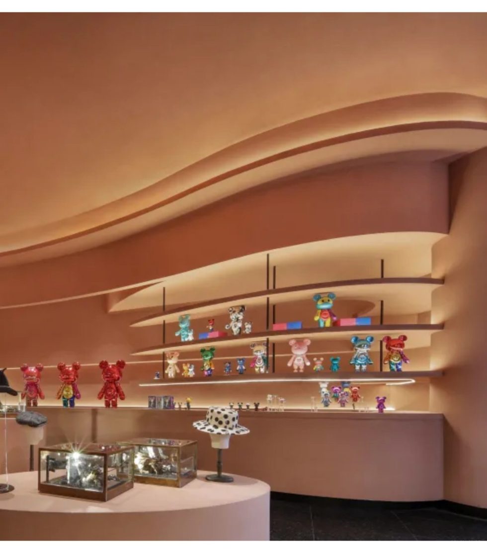 深圳市羅湖區(qū)黃貝嶺現(xiàn)代風(fēng)WHAT’S UP帽飾店裝修設(shè)計-墻面展臺 深圳市羅湖區(qū)黃貝嶺現(xiàn)代風(fēng)WHAT’S UP帽飾店裝修設(shè)計-墻面展臺