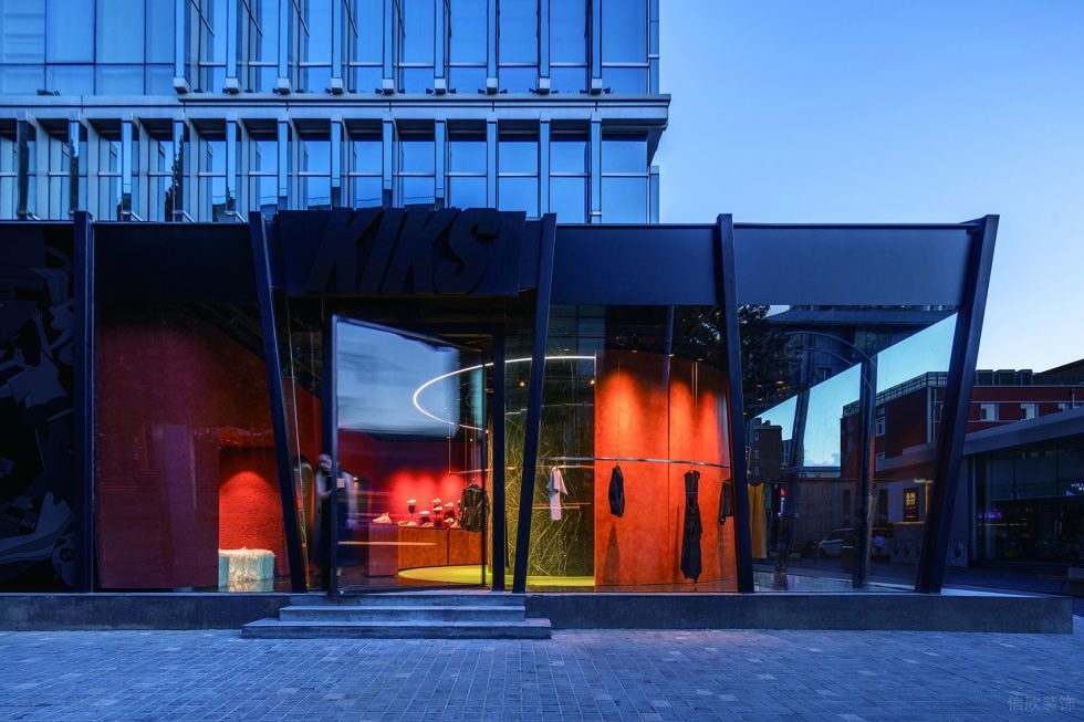 深圳市龍華區(qū)龍華kiks潮牌買手店裝修設(shè)計-開放式鋼結(jié)構(gòu)門廳二