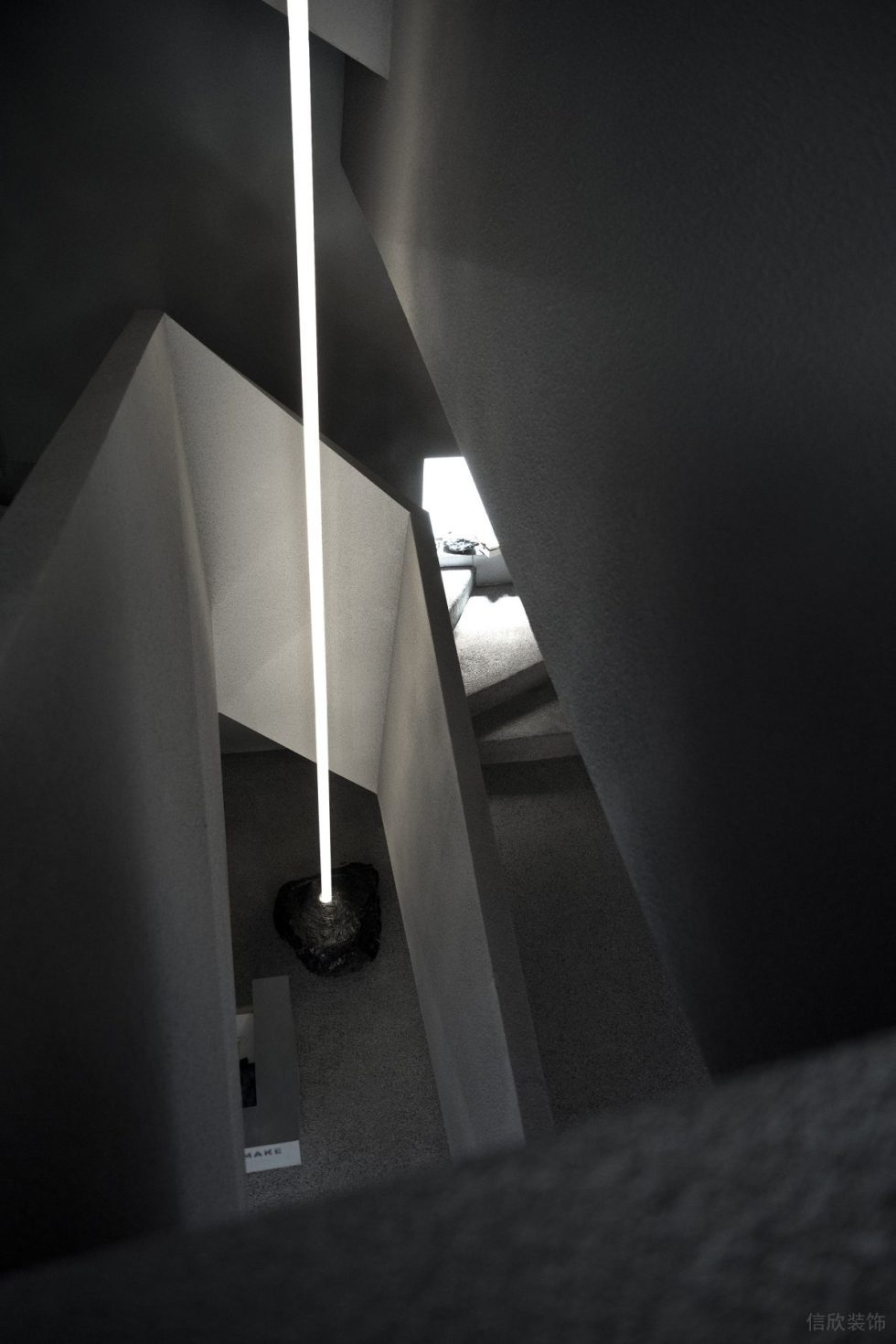 深圳市羅湖區(qū)蓮塘現(xiàn)代風(fēng)原創(chuàng)首飾品牌店·峻造匠人工坊裝修設(shè)計-光柱景觀