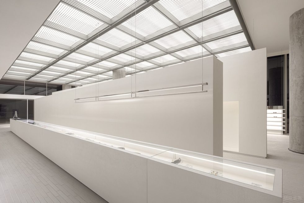 深圳市龍華區(qū)民治現(xiàn)代風(fēng)服裝店裝修設(shè)計(jì) 島臺