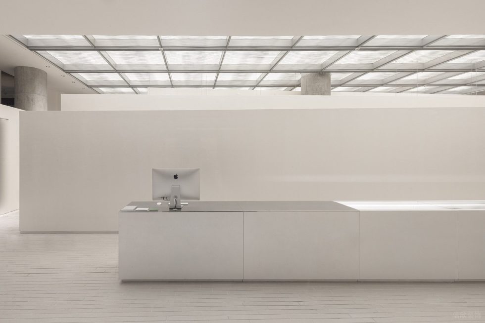 深圳市龍華區(qū)民治現(xiàn)代風(fēng)服裝店裝修設(shè)計(jì) 前臺