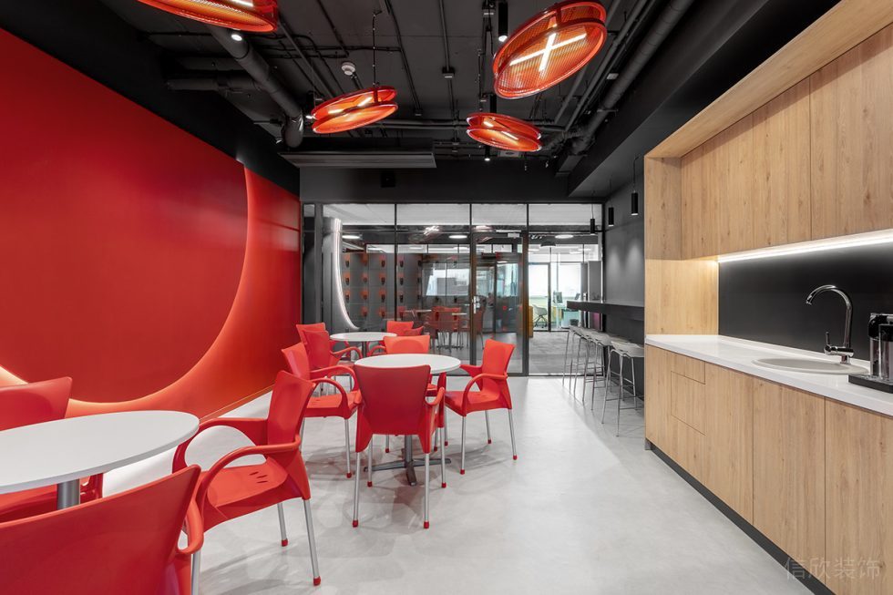 深圳市南山區(qū)大沖商務(wù)中心紅色主調(diào)現(xiàn)代辦公室裝修設(shè)計(jì)案例 茶水區(qū)