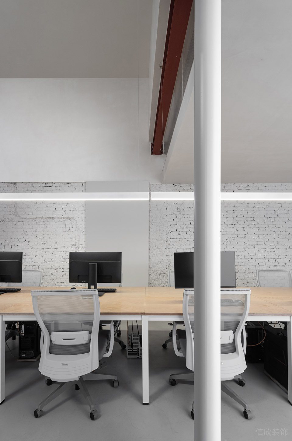 深圳市南山區(qū)飛亞達科技大廈現(xiàn)代簡約風(fēng)格辦公室裝修設(shè)計案例 工作區(qū)局部圖 (2)