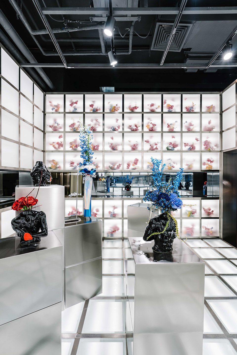 深圳市南山區(qū)南頭現(xiàn)代風(fēng)dresscode花卉概念店裝修設(shè)計(jì)-高矮金屬小展臺(tái)二