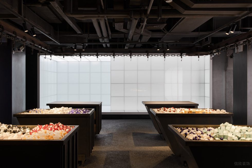 深圳市南山區(qū)南頭工業(yè)風(fēng)化妝品店裝修設(shè)計(jì)實(shí)景圖-大廳概覽 深圳市南山區(qū)南頭工業(yè)風(fēng)化妝品店裝修設(shè)計(jì)實(shí)景圖-大廳概覽