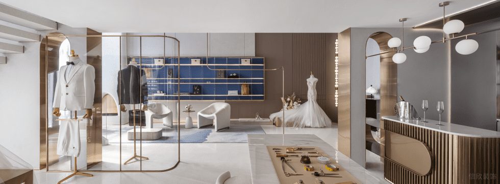 深圳市南山區(qū)蛇口現(xiàn)代輕奢風禮服店裝修設(shè)計-香檳金金屬條紋前臺